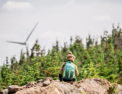 PESB enfant et éolienne