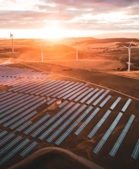Parc éolien et solaire d'Avignonet-Lauragais vu du ciel en Haute-Garonne