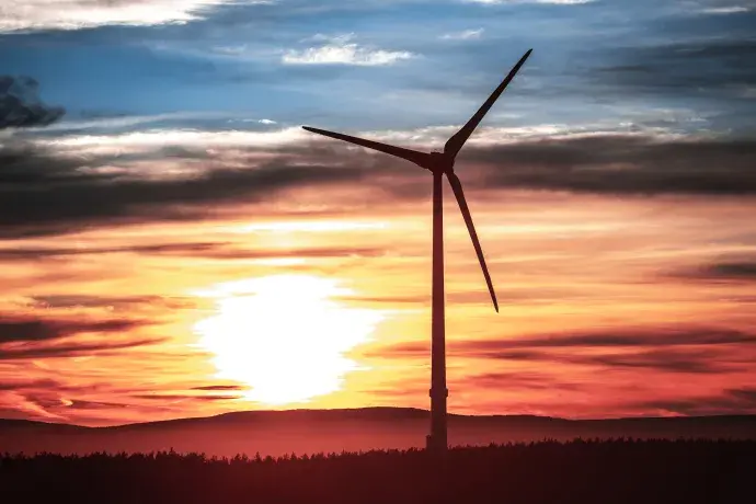 Eolienne, couché de soleil